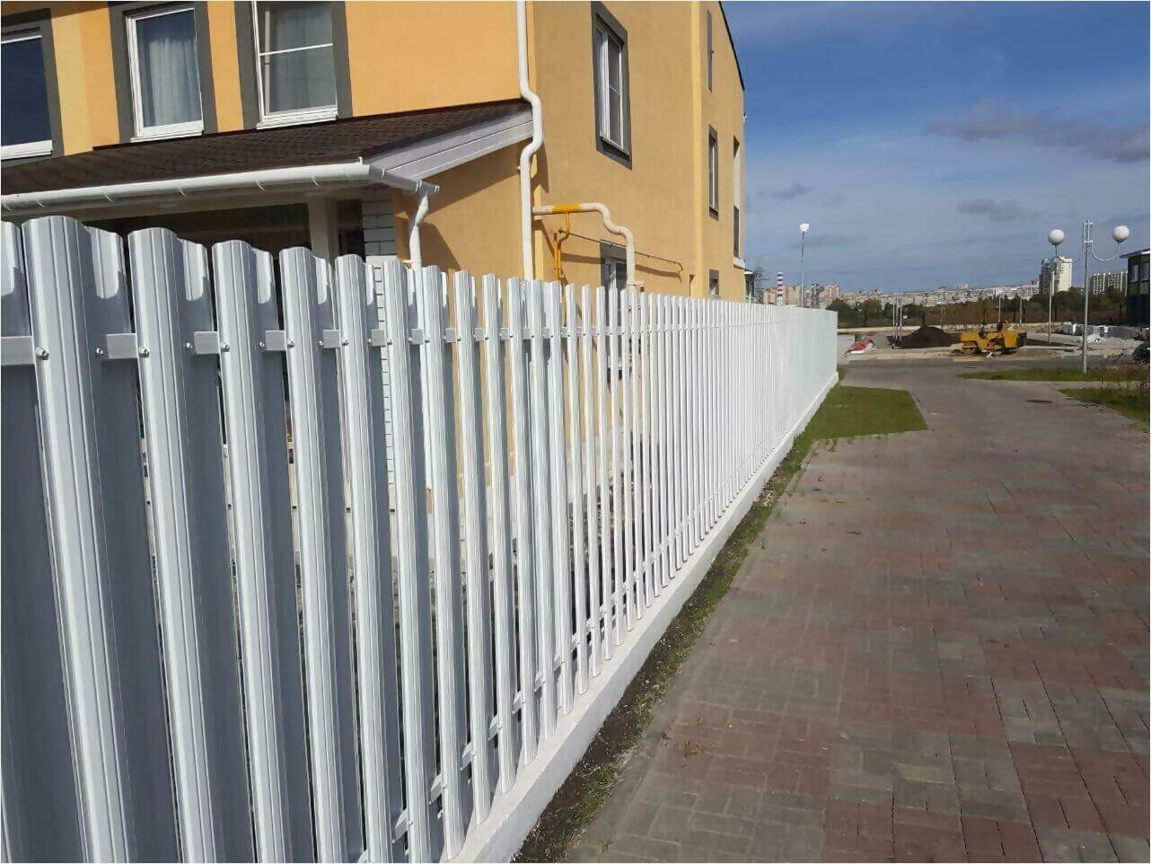 Забор из штакетника 70м фото1 в Новосибирске