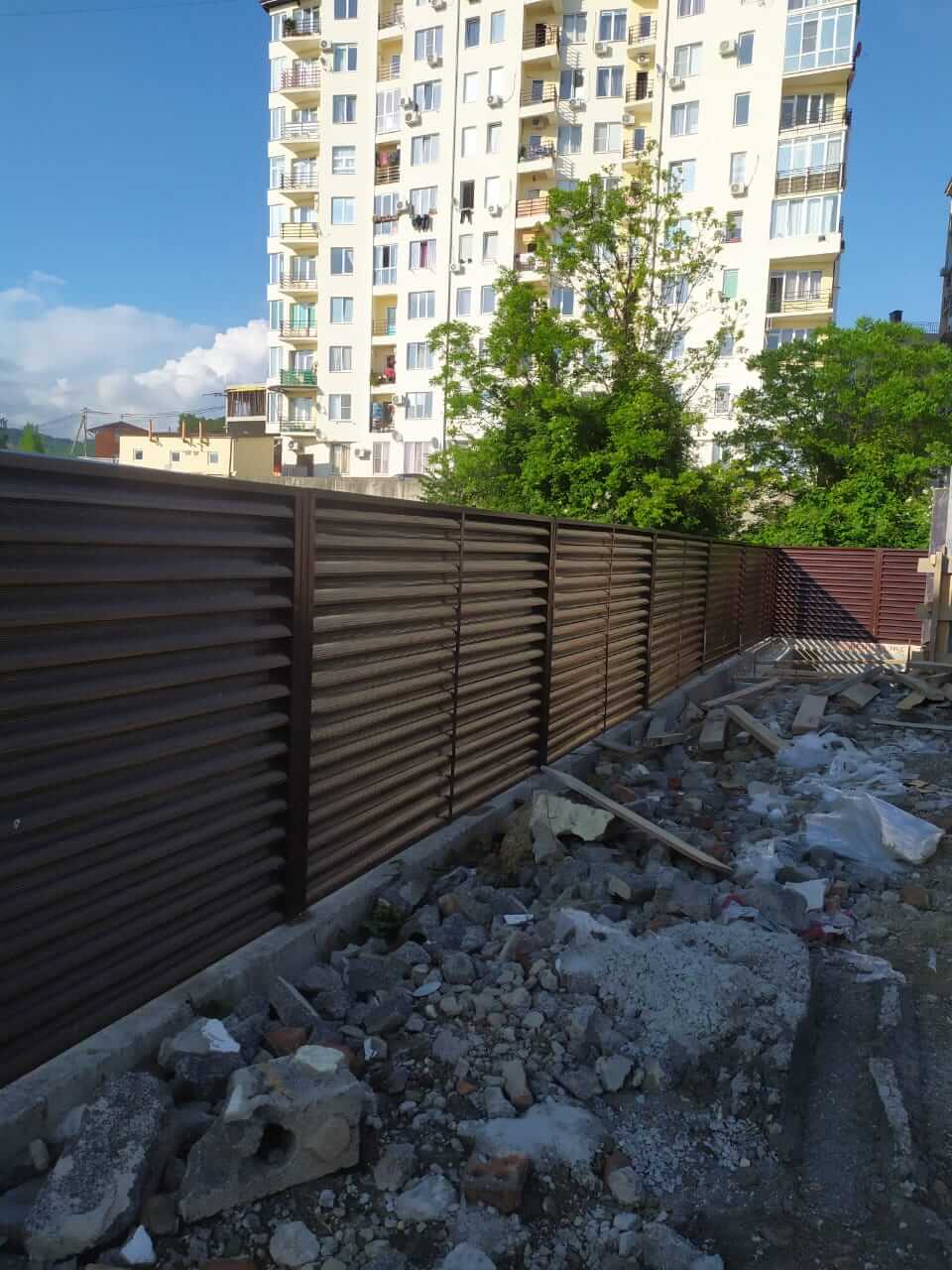 Забор-жалюзи 140м RAL8017 Шоколад фото1 в Новосибирске