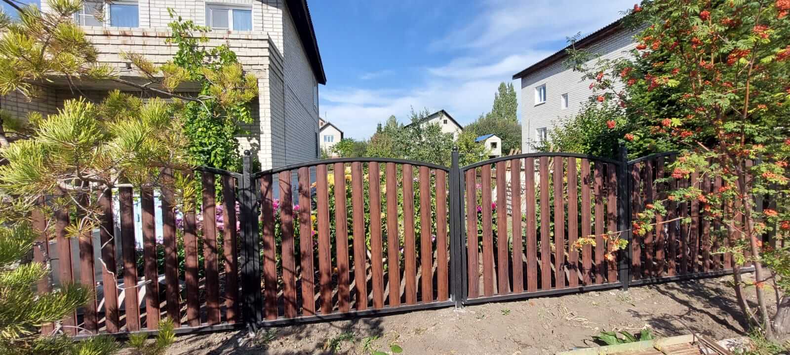забор из штакетника каштан красный фото2 в Новосибирске