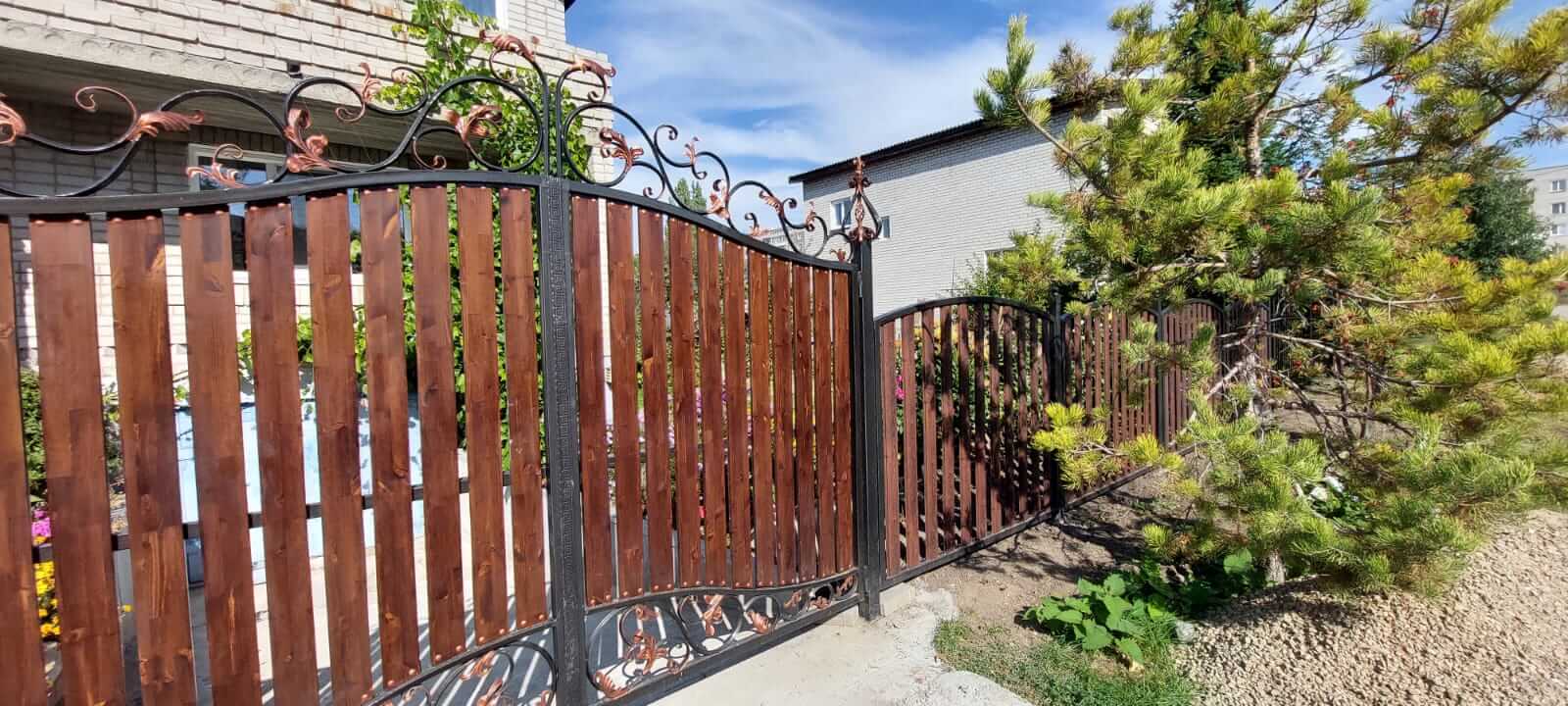 забор из штакетника каштан красный фото1 в Новосибирске