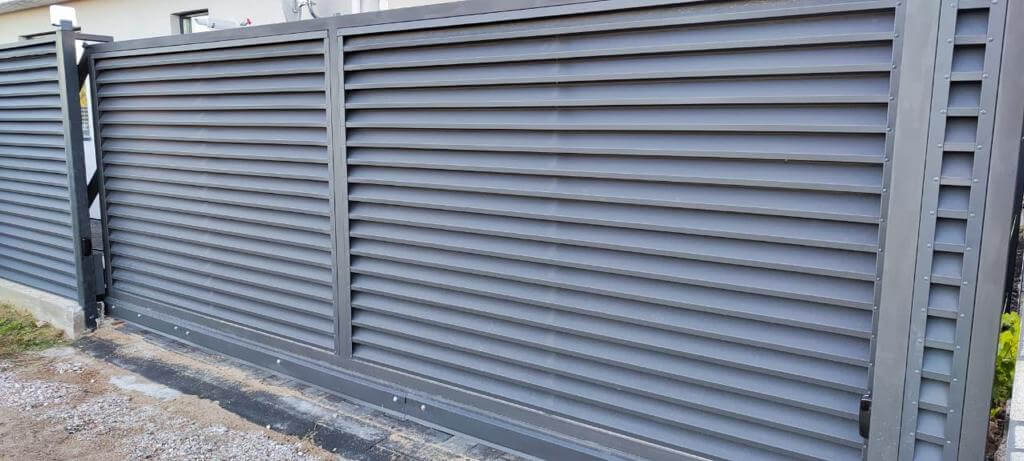 забор с ламелями эко-z ral7024/7024 серый графит двусторонний матте фото7 в Новосибирске