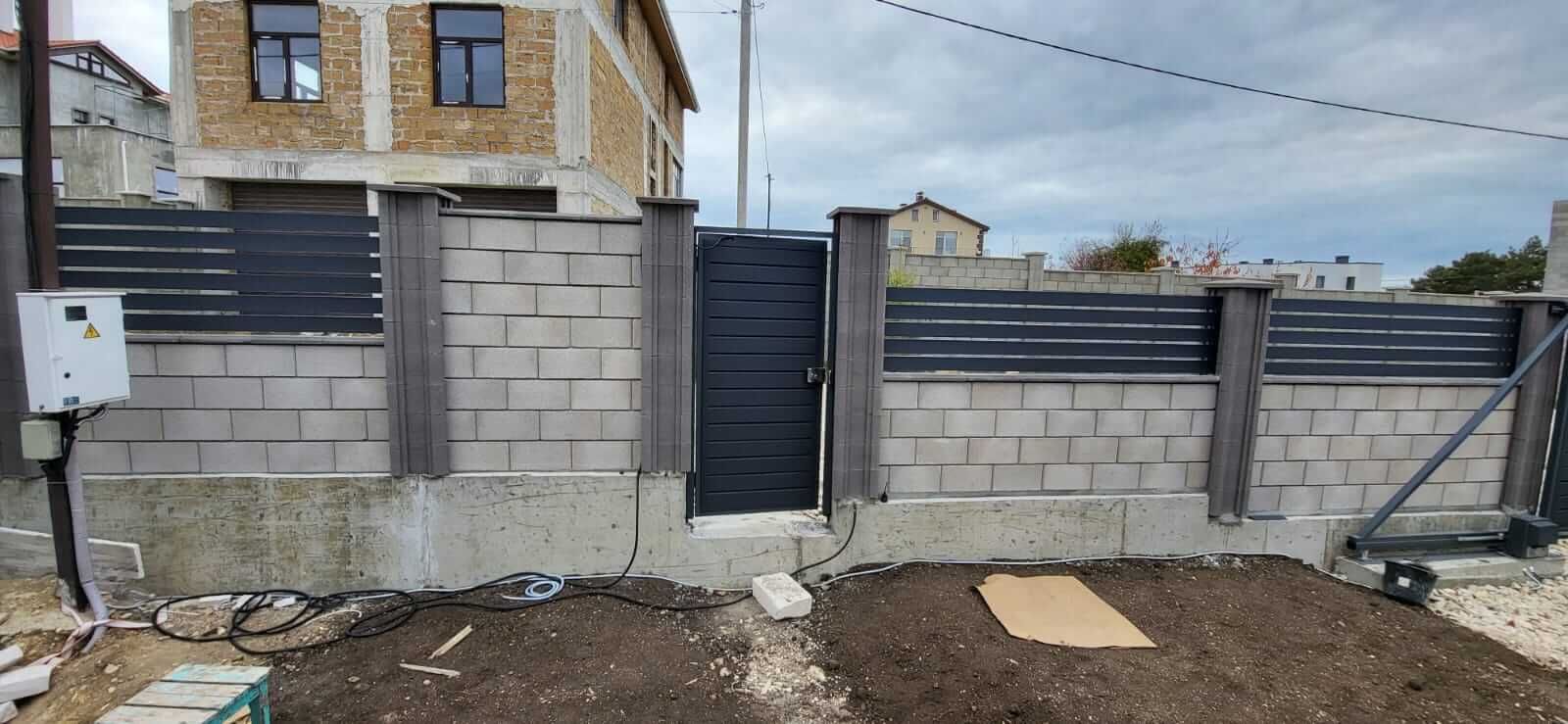 Забор-ранчо из металлопланкена 28м RAL7024 Серый Графит МАТТЕ фото 6 в Новосибирске