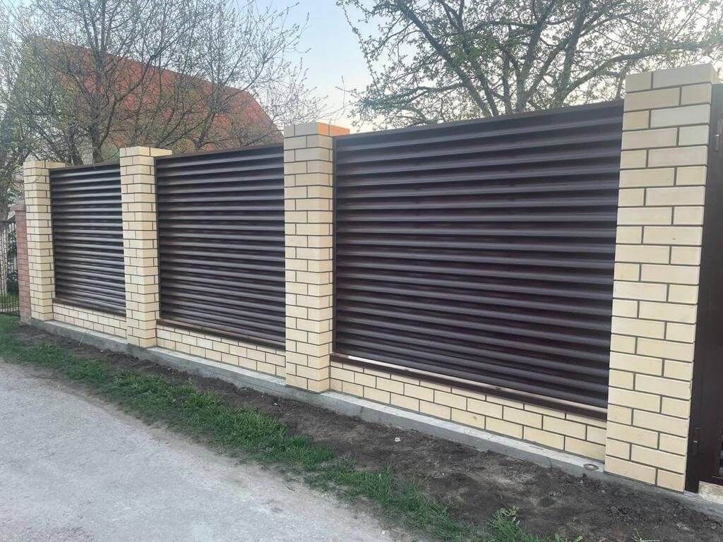 Забор c ламелями Еврожалюзи 23м RAL8017/8017 Шоколад 2-х сторонний фото 3 в Новосибирске