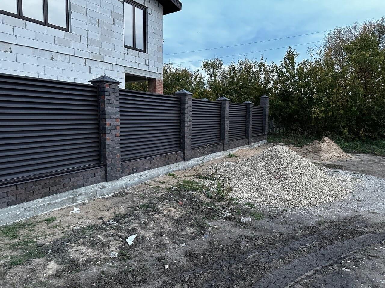 Забор из ламелей Еврожалюзи 38м RAL8019/8019 Темный Шоколад двусторонний MATTE фото 4 в Новосибирске
