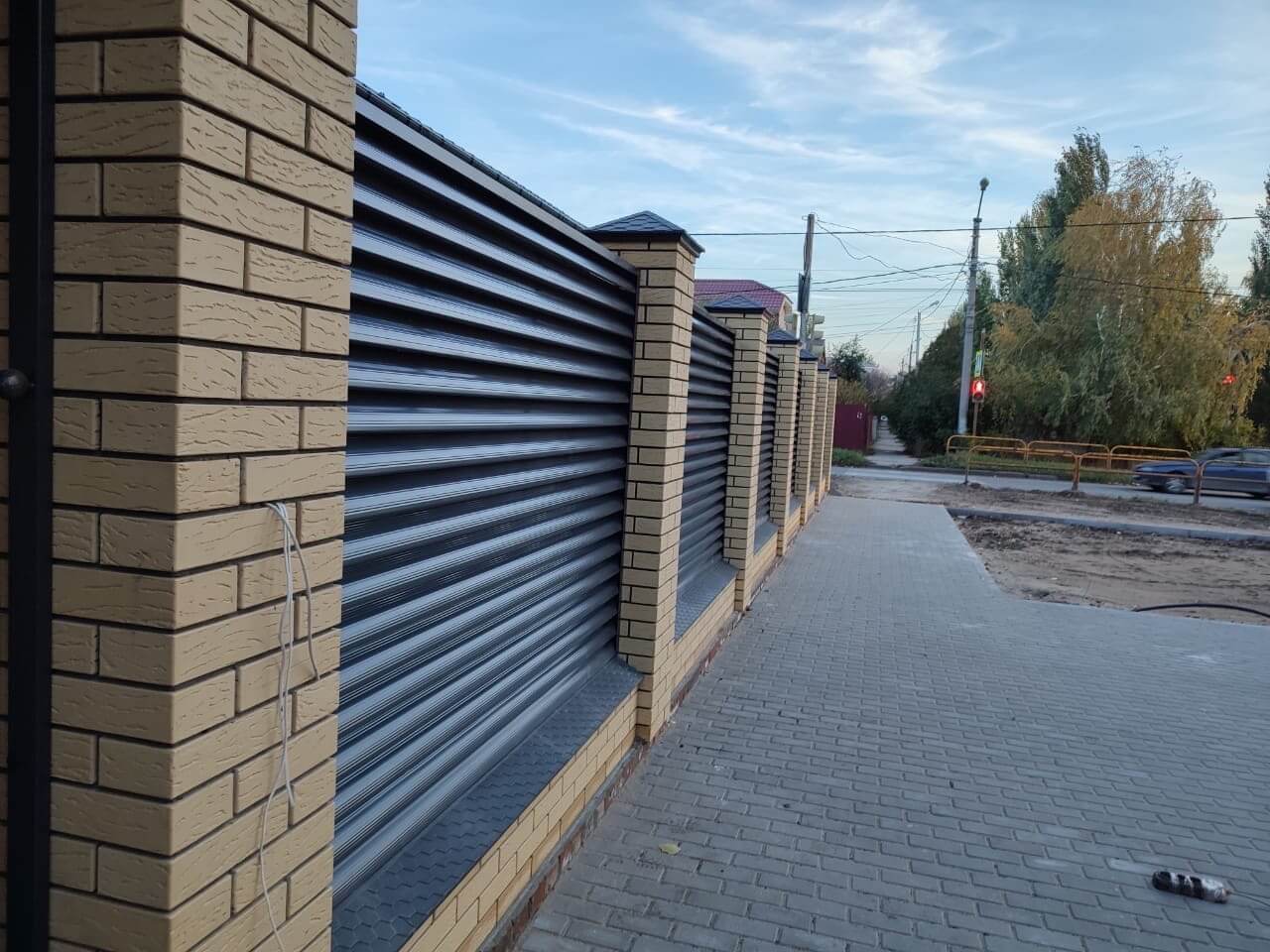 Забор-жалюзи с ламелями Еврожалюзи 16м RAL7024/7024 Серый Графит двусторонний фото 2 в Новосибирске