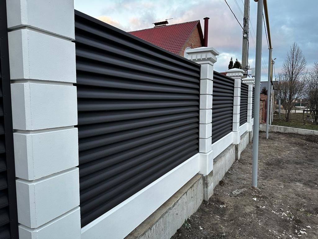 Забор из ламелей Еврожалюзи 35м RAL8019/8019 Темный Шоколад двусторонний MATTE в Новосибирске