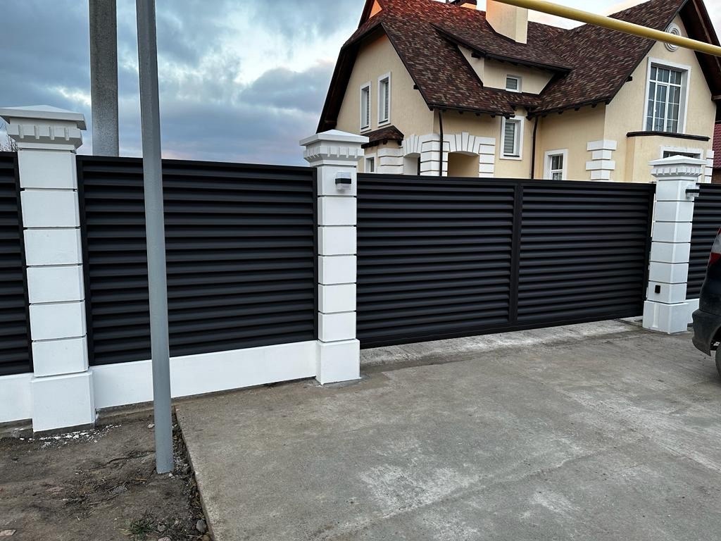 Забор из ламелей Еврожалюзи 35м RAL8019/8019 Темный Шоколад двусторонний MATTE фото 1 в Новосибирске