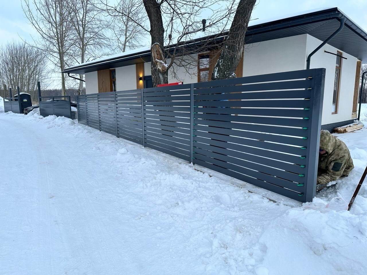 Забор-ранчо из металлопланкена 37м RAL7024 Серый Графит фото 3 в Новосибирске