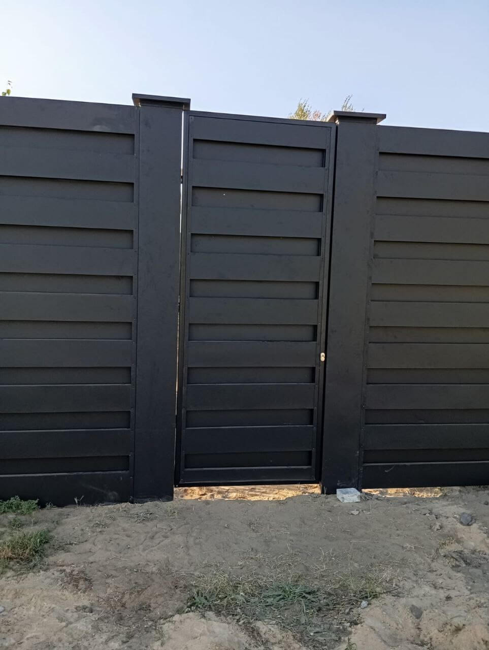 Забор-ранчо из металлопланкена 37м RAL9005 Черный МАТТЕ фото 3 в Новосибирске