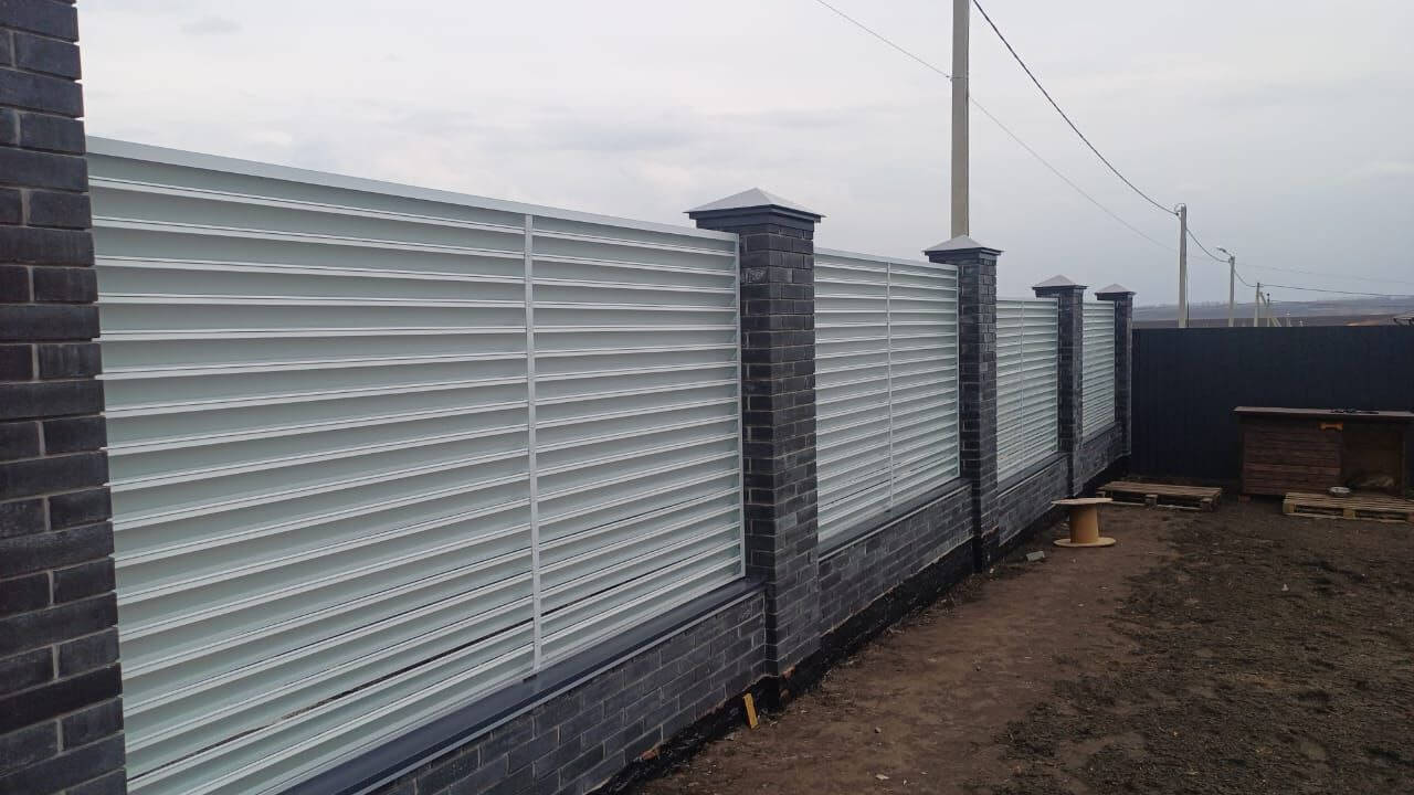 Забор-жалюзи из ламелей ЭКО-Z 94м RAL9003/9003 Белый двусторонний фото 1 в Новосибирске