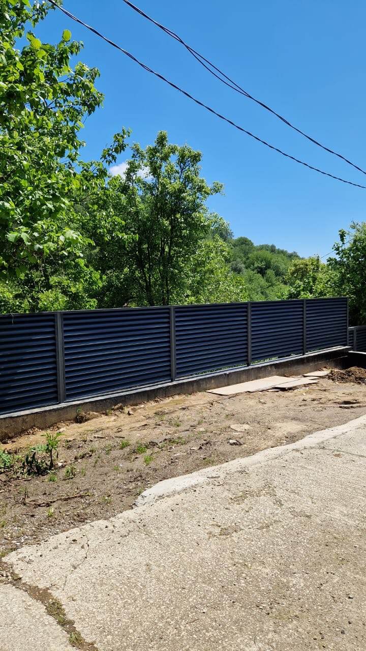 Забор-жалюзи из ламелей еврожалюзи 23м RAL7024/7024 Серый Графит двусторонний МАТТЕ фото 2 в Новосибирске