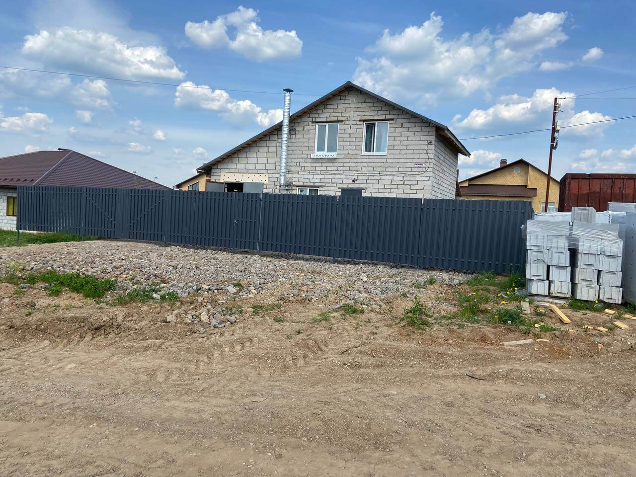 Забор из евроштакетника 16м RAL7024 Серый Графит фото 6 в Новосибирске