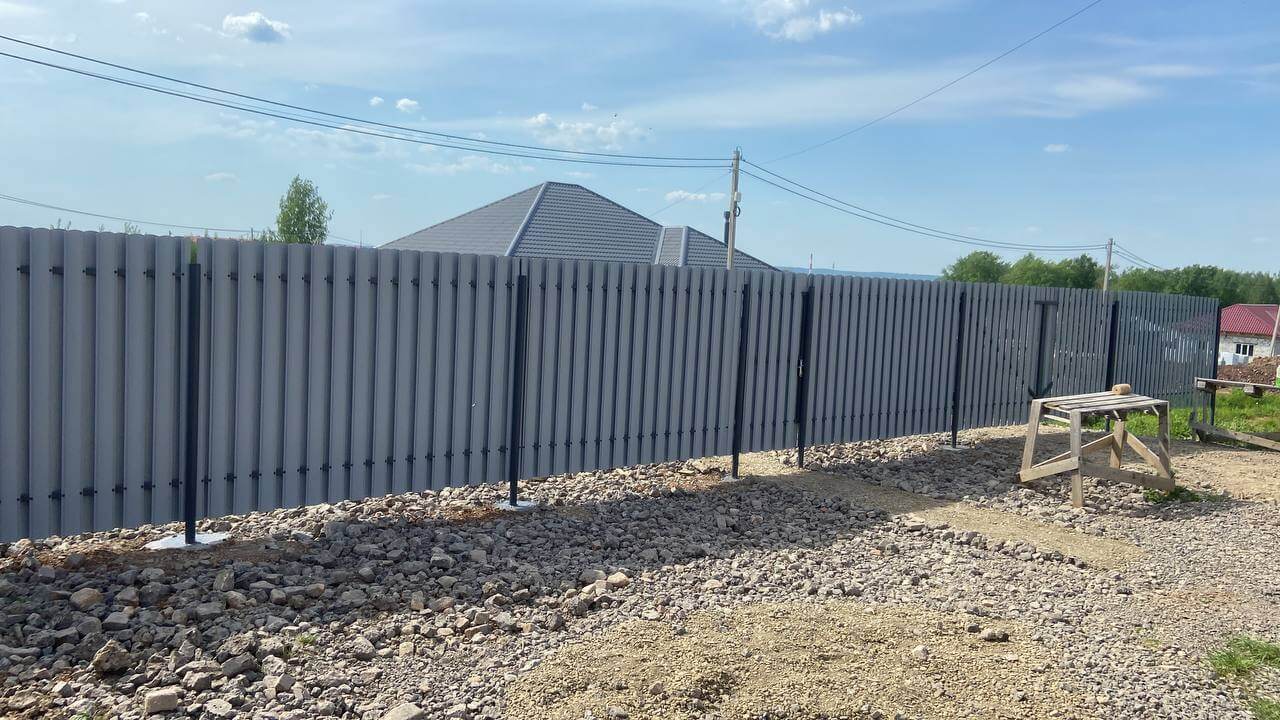 Забор из евроштакетника 16м RAL7024 Серый Графит фото 2 в Новосибирске