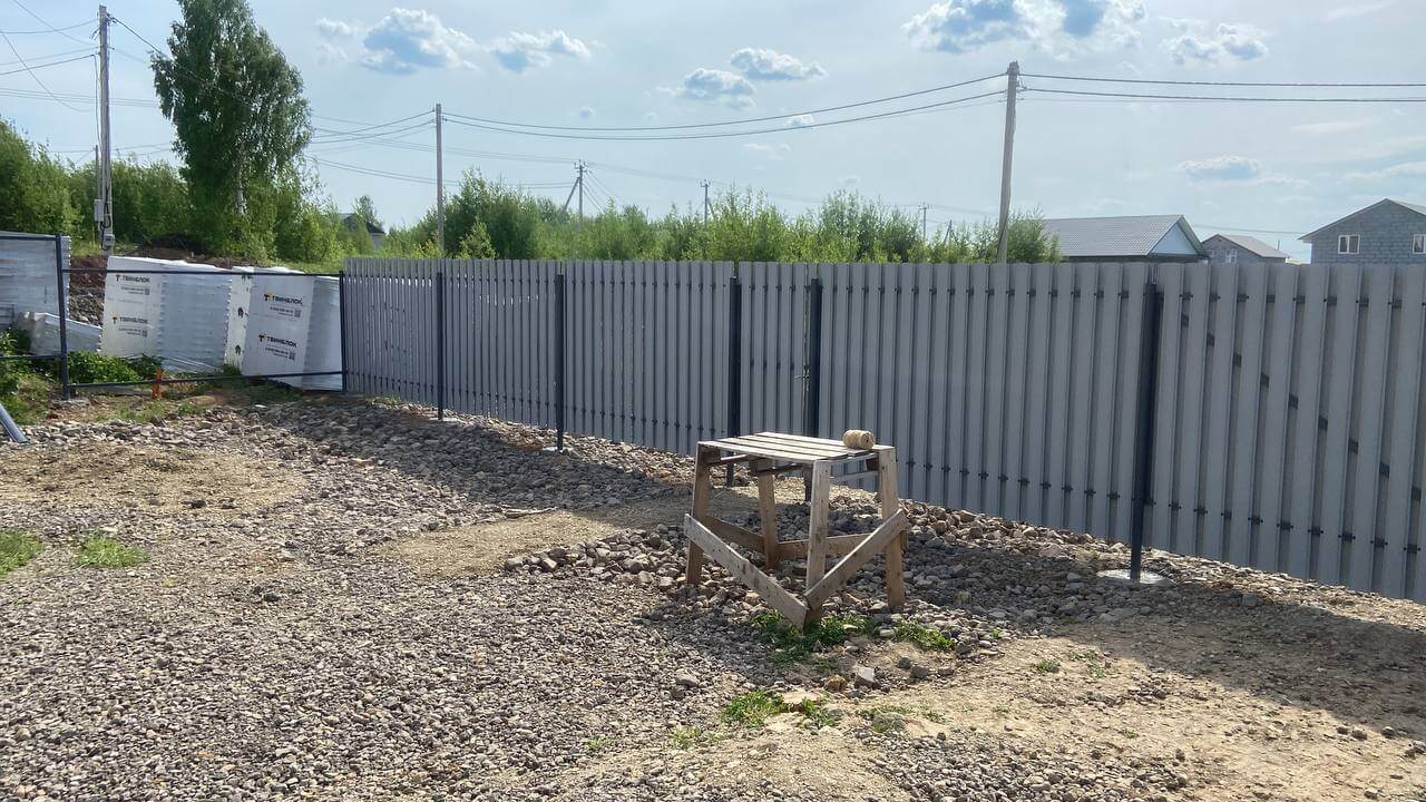 Забор из евроштакетника 16м RAL7024 Серый Графит фото 1 в Новосибирске