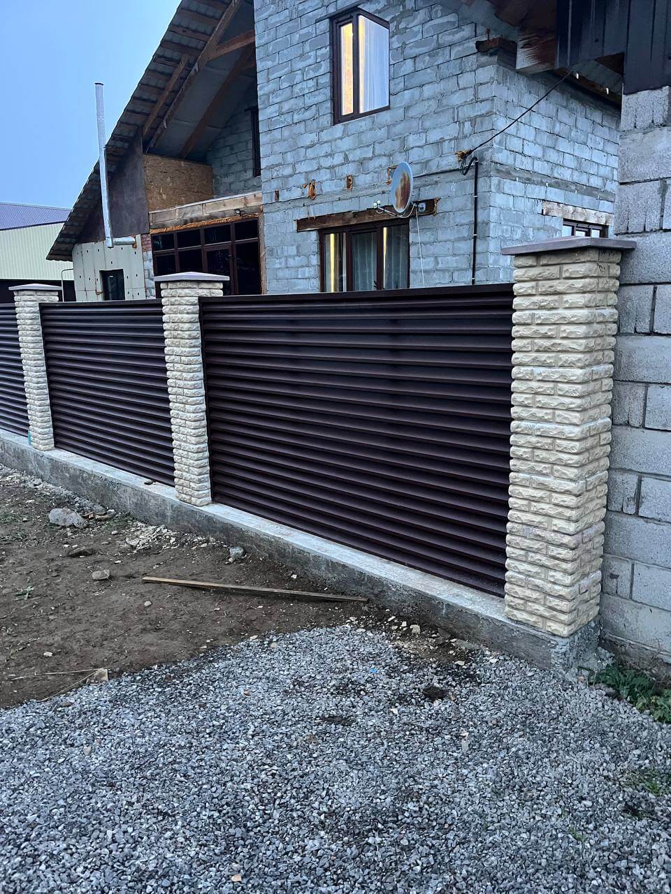 Забор-жалюзи из ламелей ЭКО-Z 18м RAL8017/8017 Шоколад двусторонний фото 2 в Новосибирске