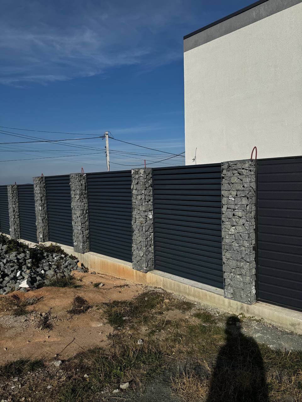 Забор-жалюзи из ламелей ЭКО-Z-US усиленных 36м RAL7024/7024 Серый Графит двусторонний МАТТЕ фото 6 в Новосибирске