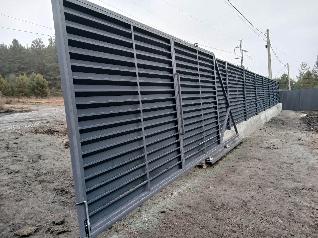 Забор-жалюзи из ламелей Хай-Тек 37м RAL7024/7024 Серый Графит двусторонний МАТТЕ фото 7 в Новосибирске