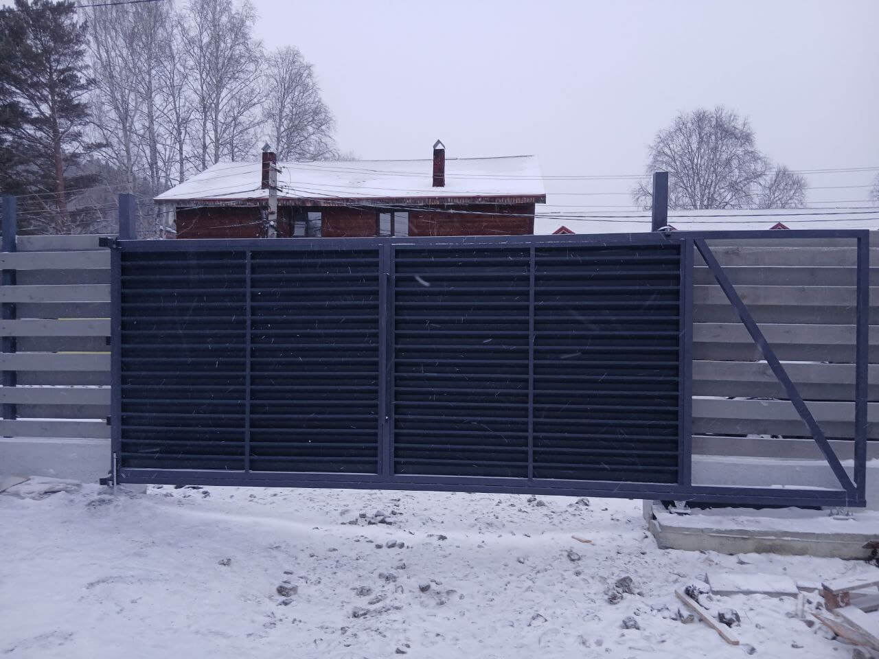Входная группа из ламелей Хай-Тек RAL7024/7024 Серый Графит двусторонний МАТТЕ фото 17 в Новосибирске