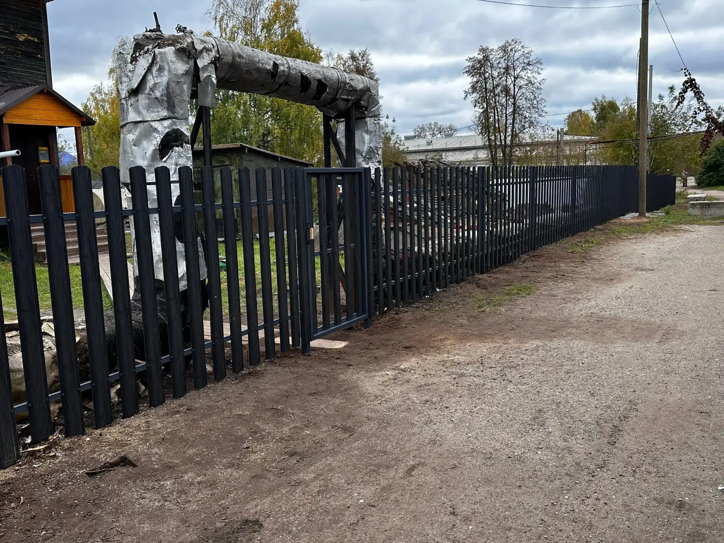 Забор из евроштакетника 63м Черное Дерево 3D Принтек фото 5 в Новосибирске