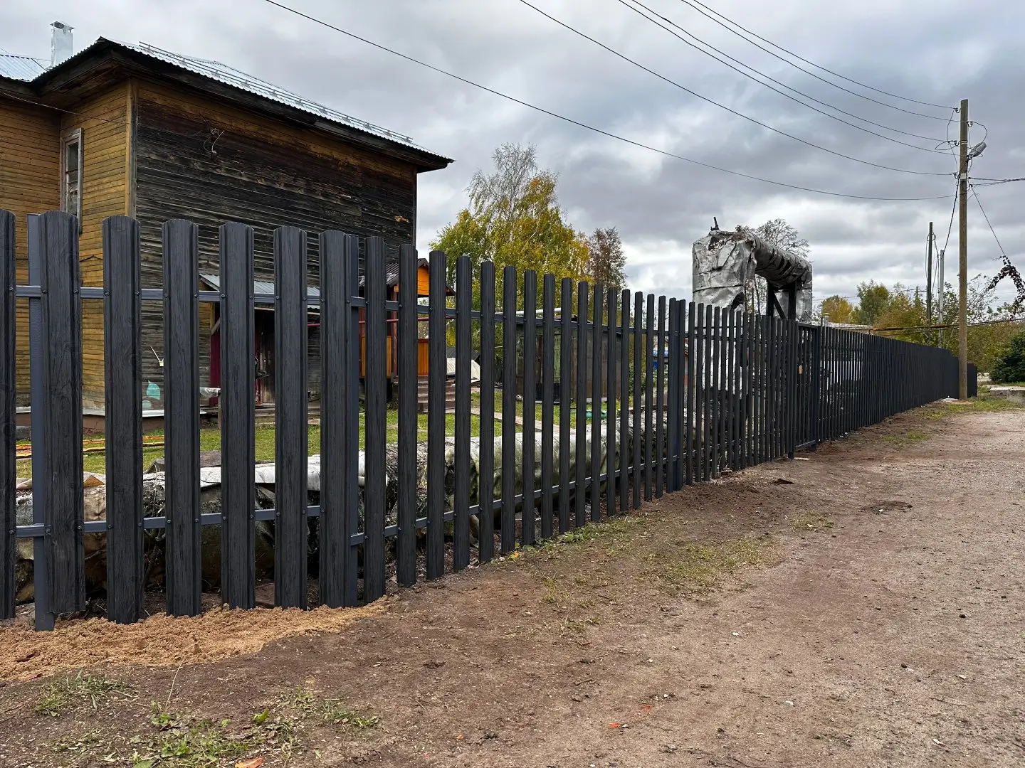 Забор из евроштакетника 63м Черное Дерево 3D Принтек фото 1 в Новосибирске