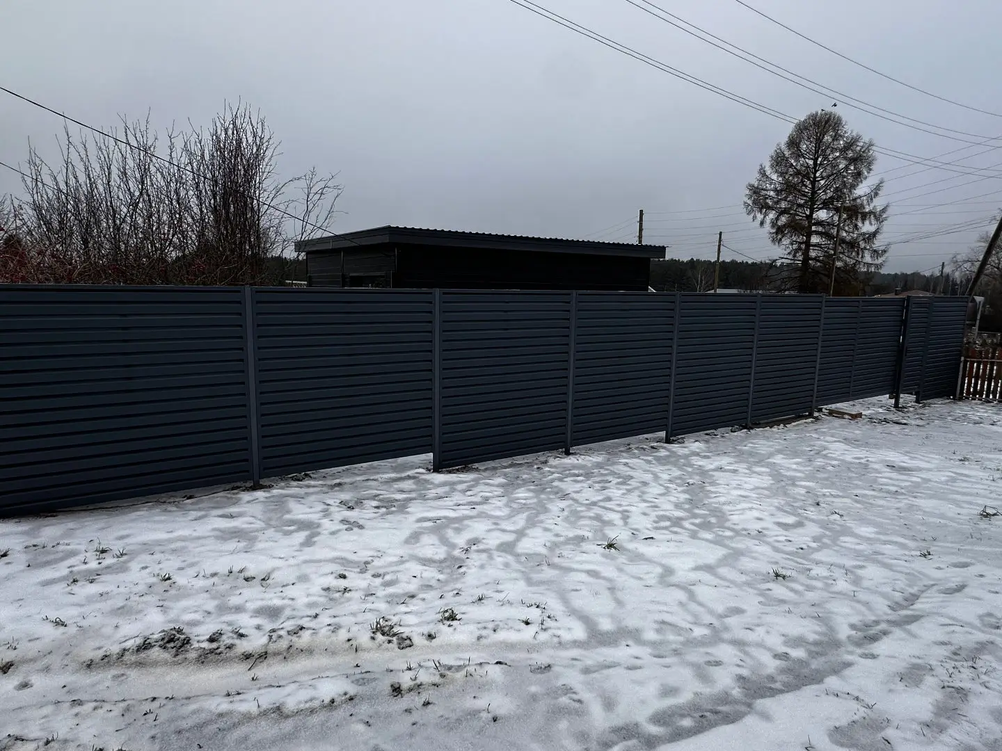 Забор-жалюзи из ламелей Хай-Тек 20м RAL7024/7024 Серый Графит двусторонний МАТТЕ фото 3 в Новосибирске