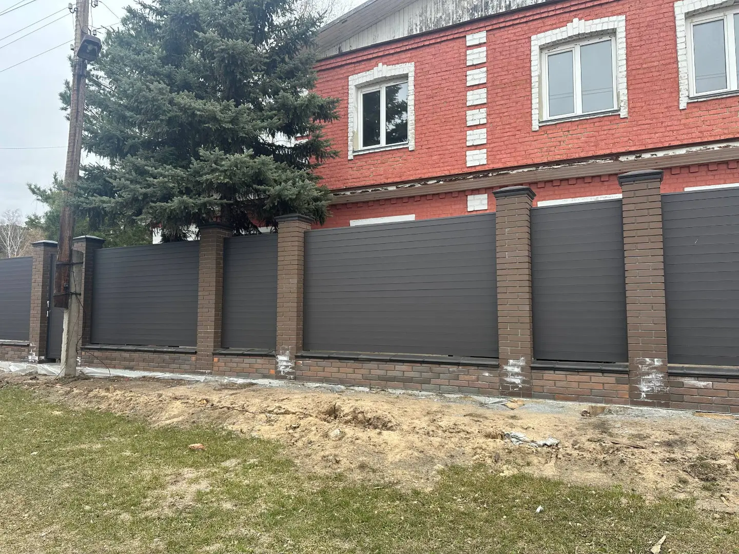 Забор-ранчо из металлического планкена 28м RAL8019 Темный Шоколад МАТТЕ в Новосибирске