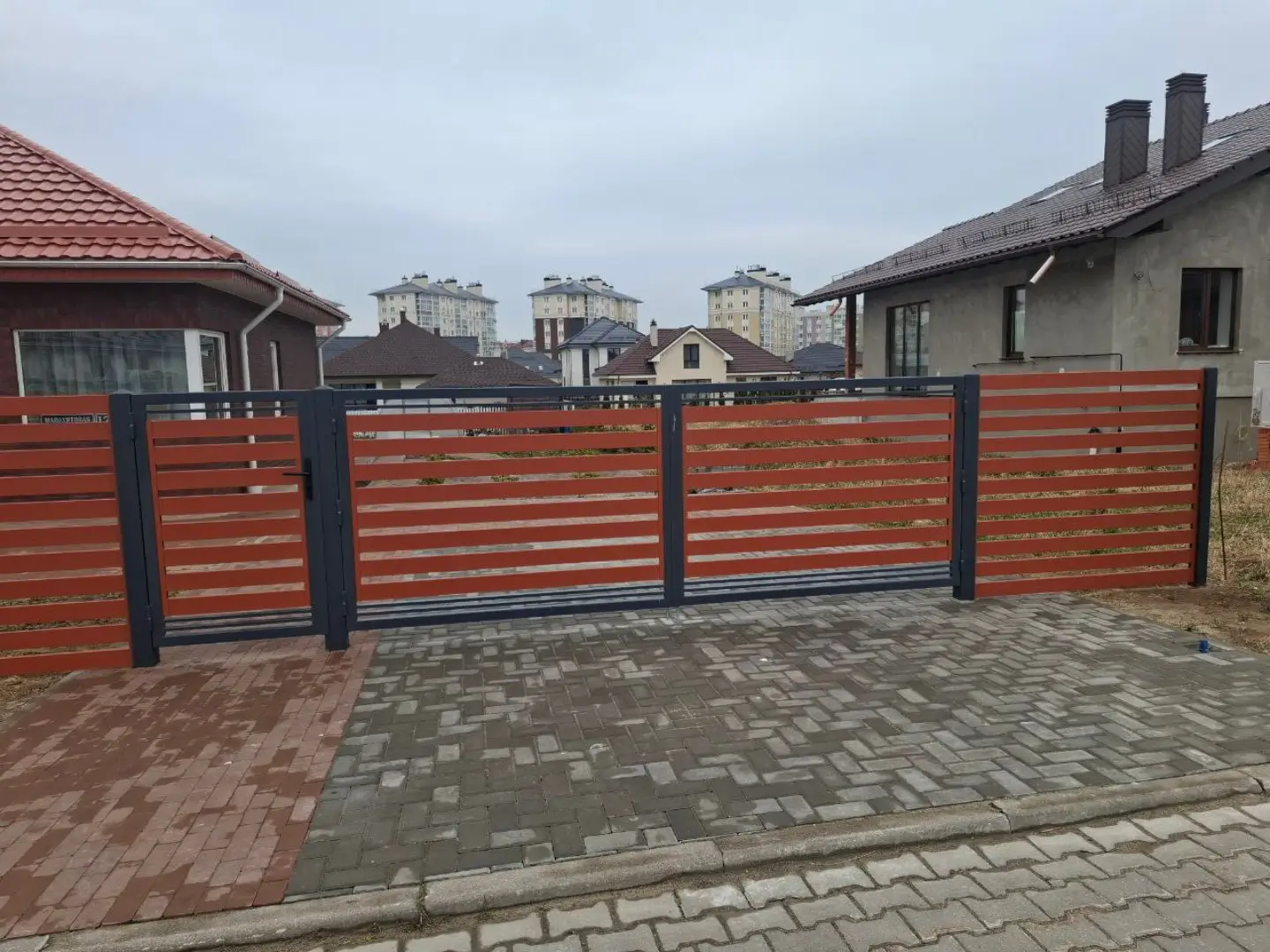 Забор-ранчо из металлопланкена 18м RAL8004 Терракотовый фото 2 в Новосибирске